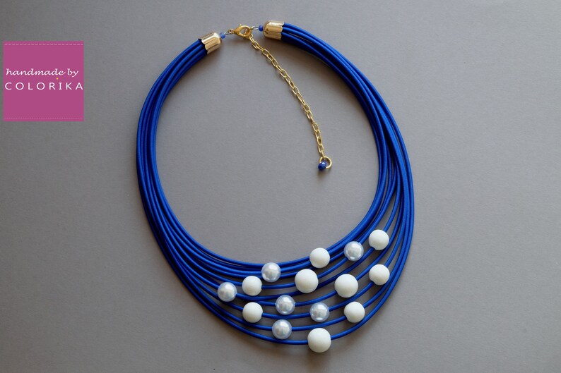 Statement necklace Blue bead necklace Blue jewelry Blue pearl necklace Pearl strand necklace Big pearl necklace White beaded necklace