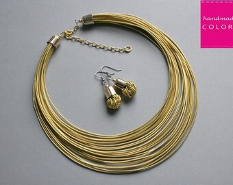 Collana d'oro a più fili - Collana d'oro tribale - Collana d'oro tessile - Set di gioielli d'oro - Collana a strati - Orecchini d'oro di lusso