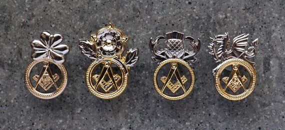 Freimaurer-Anstecker Mit Schottischer Flagge – Aus Emaille, Ca. 15 X 13 Mm, Mit Schmetterlingverschluss