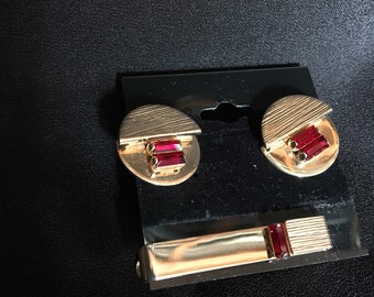 Cufflinks Black Onyx Gemstone with Vintage Glass Gold and Ruby Red Center Cufflinks Raised 3D