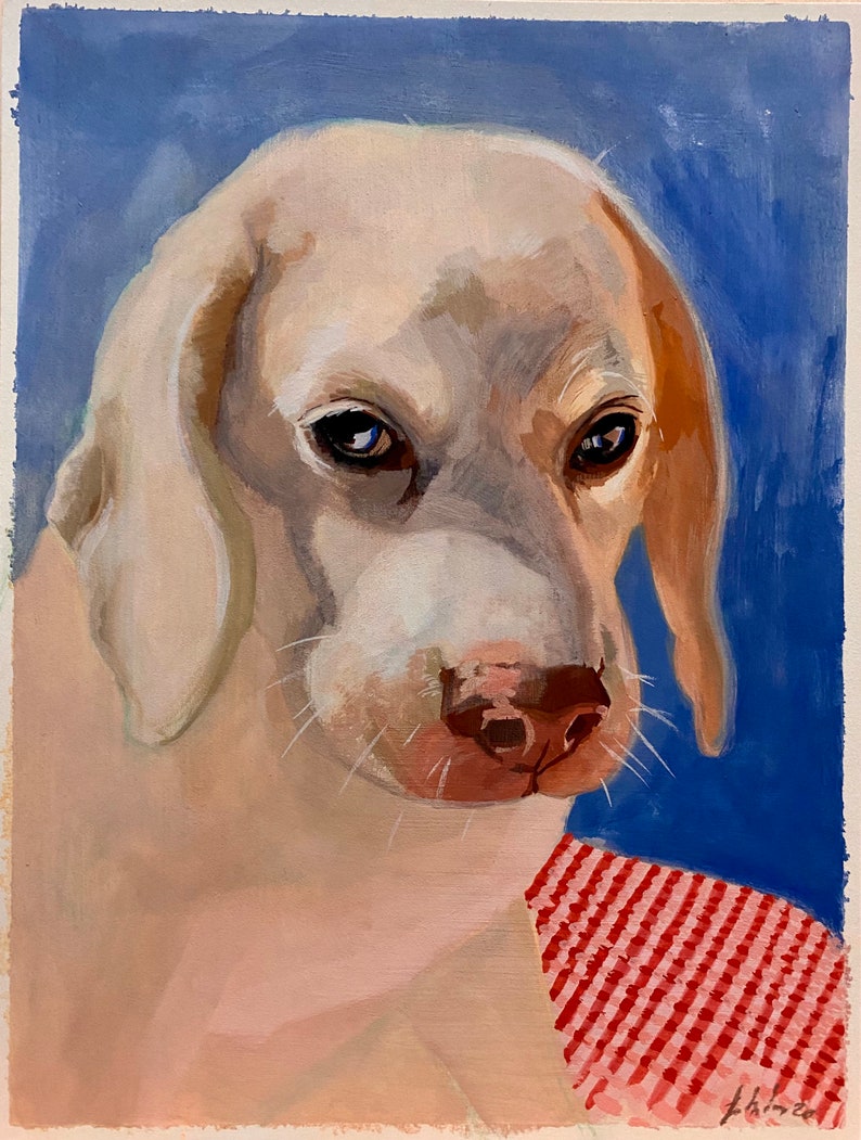Puede incluir: Pintura de un perro blanco con orejas marrones, mirando hacia la izquierda. El perro est&aacute; sentado sobre una superficie a cuadros rojos y blancos sobre un fondo azul.