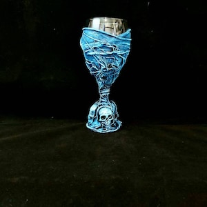 Bicchiere da vino gotico pastello decorativo blu con teschi, bicchieri per il giorno dei morti