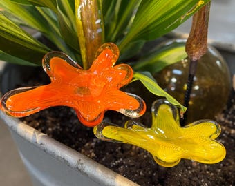 garden decor, outdoor decor, glass flower decoration, garden home decor, gift for Mother&#39;s Day, gift for gardener, housewarming gift