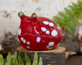 glass slug figurine, garden figurine, garden art, whimsical garden decor, gift for garden lover, gift for gardener, gift for plant lover