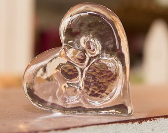 glass heart with paw print, glass pet memorial, glass heart paperweight, glass pet memorial, gift for pet lover, gift for animal lover,