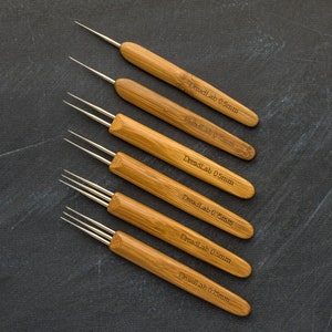 Set Di 6 Aghi Uncinetto Per Dreadlocks In Acciaio Inox Con Manico In Bambù, Più 2 Strumenti Di Bloccaggio, Dimensioni Da 0,5 A 1 Mm