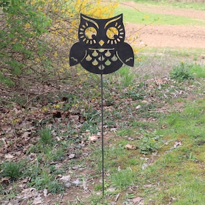 Spedizione in 2 giorni / Paletto da giardino a forma di gufo in metallo - Decorazione da giardinaggio in acciaio - Segnaposto per giardino - Carino - Unico - Rustico - Decorazione primaverile - Decorazione estiva
