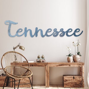 Letrero metálico de Tennessee - Decoración de pared con palabras cursivas - Arte voluntario del estado - Regalos de Tennessee - Decoración para dormitorio - Regalo de inauguración de la casa