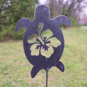 Wysyłka w ciągu 2 dni | Metalowy kołek ogrodowy Turtle Garden Stake - Stalowy wystrój ogrodowy - Hawajski kwiat hibiskusa Yard Art Marker - Metalowy wystrój ogrodowy