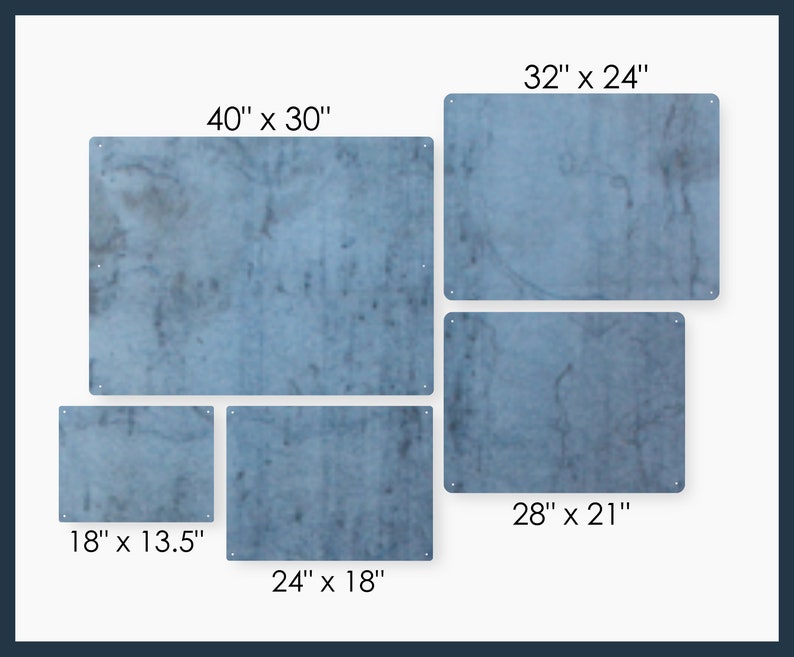 K&ouml;nnte beinhalten: F&uuml;nf verschiedene Gr&ouml;&szlig;en von blauen, strukturierten Wandpaneelen aus Metall. Die Paneele sind in einem Raster angeordnet, wobei das gr&ouml;&szlig;te Paneel oben und das kleinste unten ist. Die Paneele haben alle die gleiche Farbe und Textur, aber unterschiedliche Gr&ouml;&szlig;en. Die Gr&ouml;&szlig;en der Paneele sind 40 Zoll mal 30 Zoll, 32 Zoll mal 24 Zoll, 28 Zoll mal 21 Zoll, 24 Zoll mal 18 Zoll und 18 Zoll mal 13,5 Zoll.
