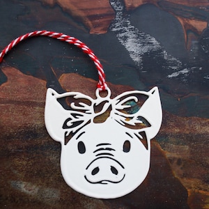 Freche, gehäkelte Weihnachtsdeko aus Holz