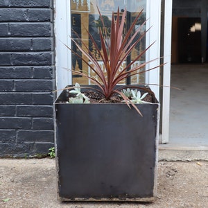 Modern Metal Planter 16&quot; x 16&quot; x 16&quot; - Geometric Cube Plant Pot - Patio Garden Decor - Minimalist Backyard Decor - Gift For Her