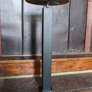 Tabouret de bar sur pied boulonné - Sièges industriels robustes au sol