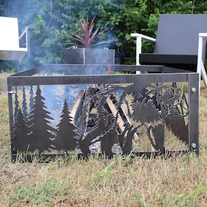Stalowe palenisko Roaming Bear - Metalowe zewnętrzne palenisko ogrodowe - Dekoracja patio Smoky Mountains - Wiecznie zielone drzewo - Czarny niedźwiedź - Darmowa wysyłka