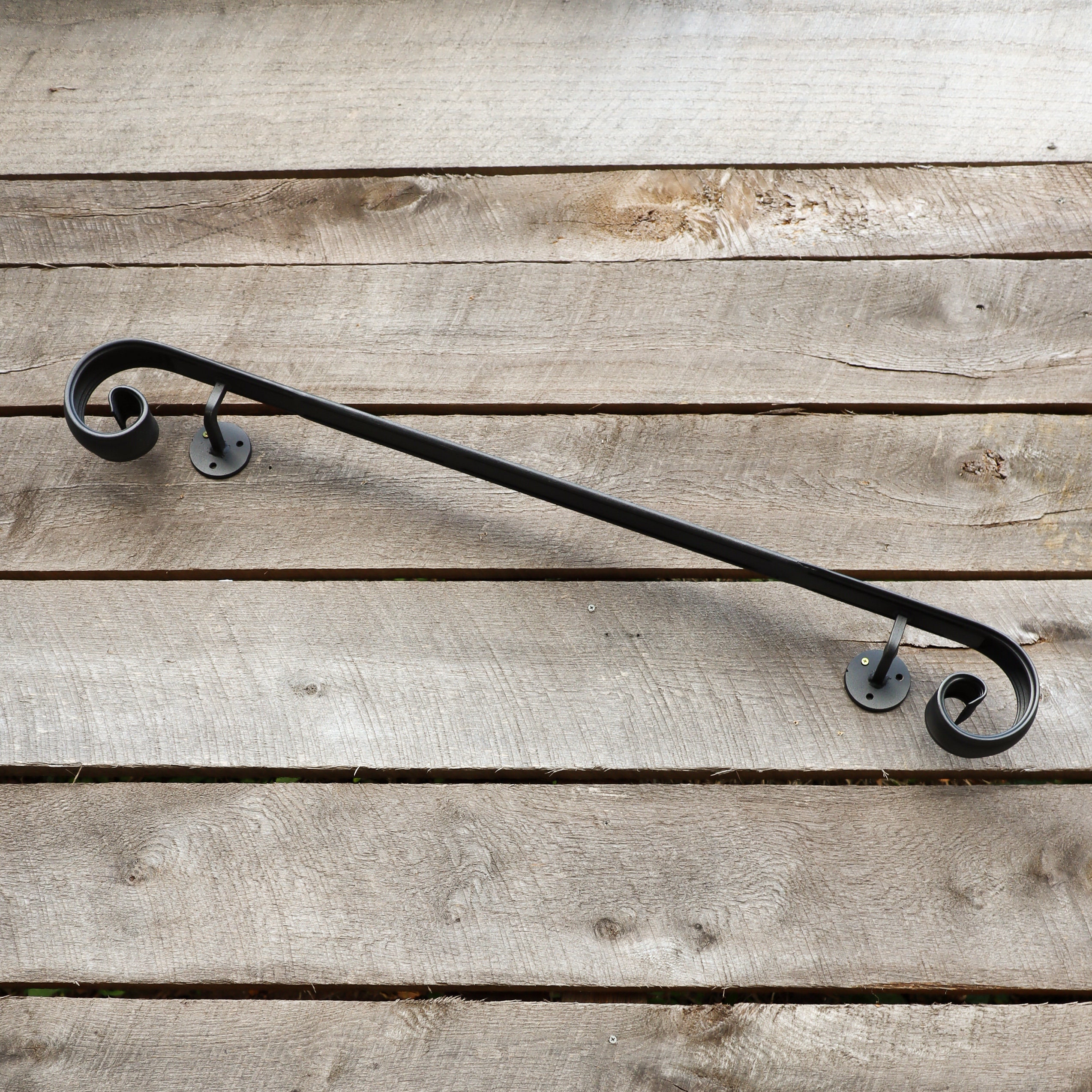 VIVOSUN U-Shaped Wall-Mounted Safety Handrail – Wrought Iron, 3 Step, 60° Downward Tilt
