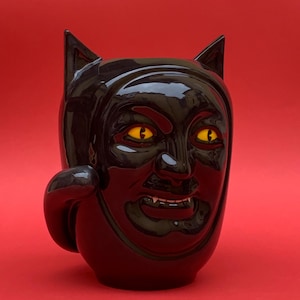 VISOVASO BLACK CAT 手作りの装飾陶器の花瓶。受注生産です。納期をご確認ください。