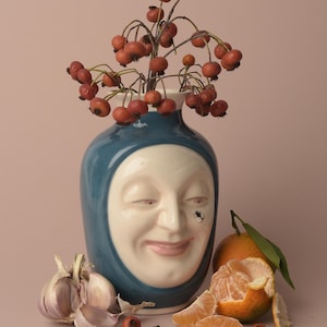 VISOVASO FLY FRIEND handmade ceramic vase and is made to order - see lead time