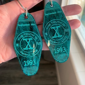 X-Files I want to believe Acrylic Motel Keychain