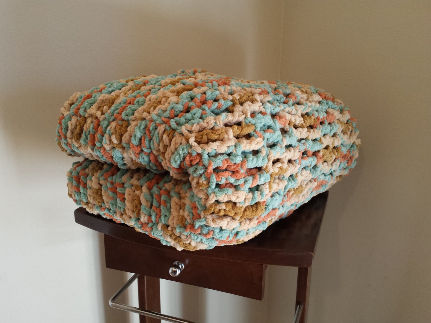 Super Chunky Bernat Yarn Blanket queen Size 72inx58in 