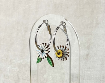 Hoop earrings: White Flowers