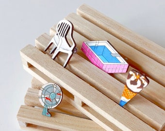 Pins set: Italian summer on the beach