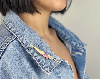 Wooden brooch: Swim