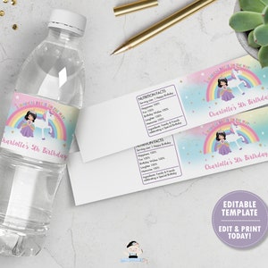 K&ouml;nnte beinhalten: Editierbare Vorlage f&uuml;r ein Wasserflaschenetikett mit einem Einhorn und einem M&auml;dchen in einem lila Kleid. Das Etikett hat einen Regenbogen, Sterne und den Text "A magical day is on the way! Charlotte's 5th Birthday".
