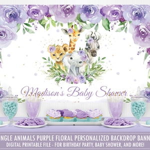Peut inclure: Bannière de fond florale violette avec des animaux de la jungle, dont une girafe, un zèbre, un lion et un éléphant. La bannière indique "Baby Shower de Madison" et est un fichier numérique imprimable.
