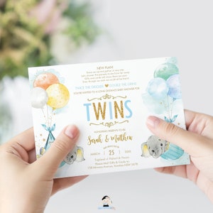 Pu&ograve; includere: Un invito a una festa di nascita blu e bianco con un annuncio 'GEMELLI' in glitter dorato. L'invito presenta illustrazioni ad acquerello di elefanti che tengono palloncini e stelle. Il testo recita 'NUOVO PIANO! Poich&eacute; non possiamo riunirci in alcun modo, festeggiamo i futuri genitori da lontano. I regali e le cartoline dimostreranno loro che ci teniamo, anche se vorremmo poter essere tutti l&igrave;! DOPPIO LE RISATE DOPPIO I SORRISI SEI INVITATO A UNA FESTA DI NASCITA A DISTANZA PER GEMELLI IN ONORE DEI FUTURI GENITORI Sarah & Matthew LA FESTA DI NASCITA &Egrave; IL MARCH 25 20XX Registrato presso Walmart & Amazon Si prega di inviare i regali e le cartoline a: 158 Mimosa Avenue, Avonlea NSW 2678'