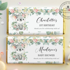 Puede incluir: Dos envoltorios de barra de chocolate imprimibles con un koala con detalles florales. El envoltorio superior dice "Charlotte's 1st Birthday" y el envoltorio inferior dice "Madison's Baby Shower". Ambos envoltorios incluyen el texto "thank you for celebrating with us!"