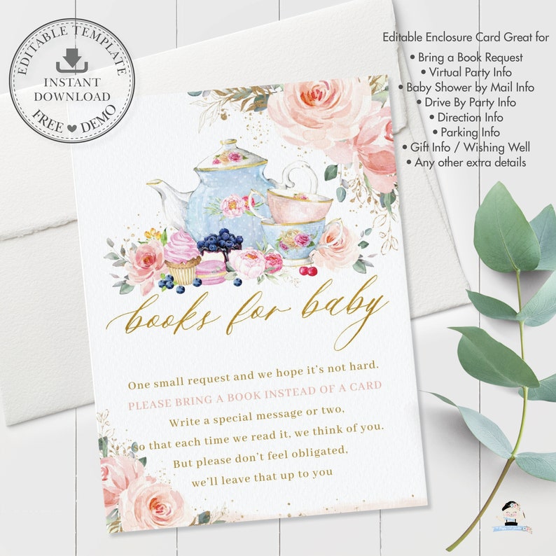 Puede incluir: Una tarjeta de invitaci&oacute;n para baby shower con un dise&ntilde;o de acuarela. La tarjeta presenta una tetera azul, tazas de t&eacute; rosas y detalles florales. El texto "books for baby" est&aacute; escrito en escritura dorada, con texto adicional debajo.