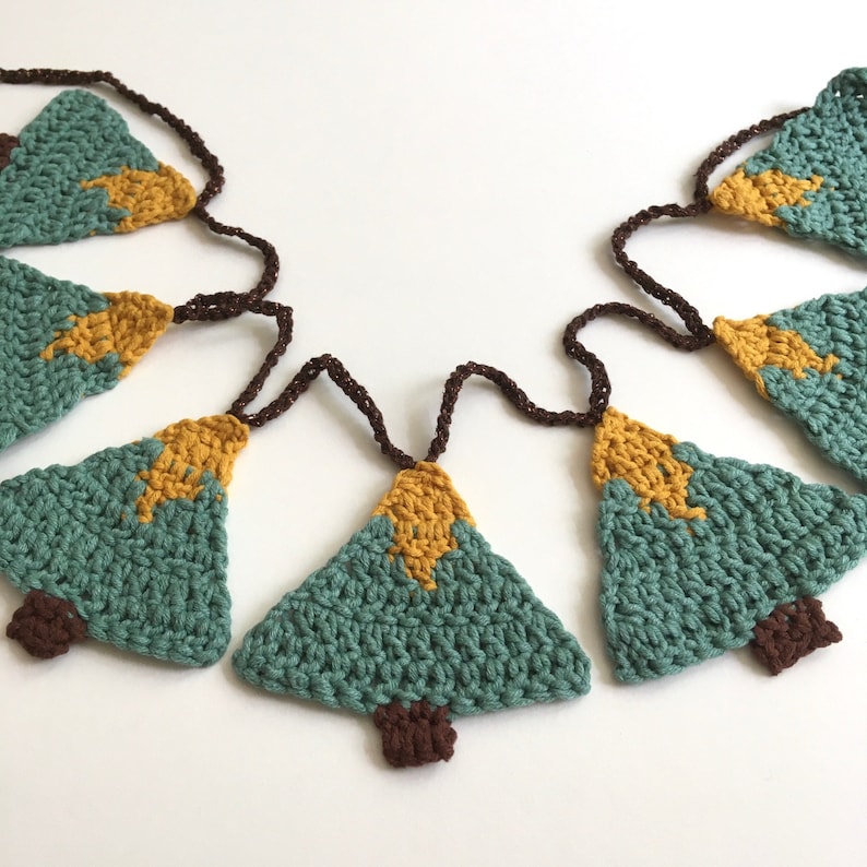 K-Christmas Bunting  Crochet pattern image 1