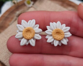 Double daisy stud earrings