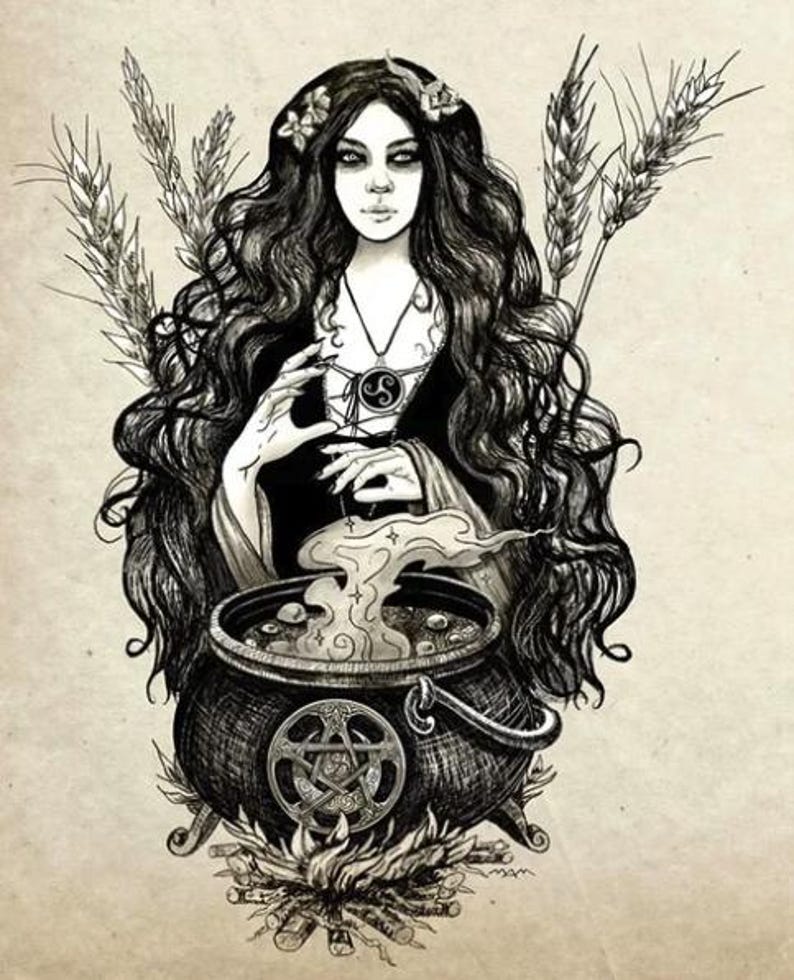 Pode incluir: Ilustra&ccedil;&atilde;o a preto e branco de uma mulher com cabelo longo e ondulado, adornada com flores e um colar. Ela &eacute; retratada com um caldeir&atilde;o, um pentagrama e espigas de trigo, evocando um tema m&iacute;stico ou de bruxaria.