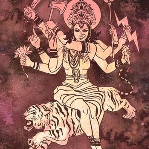 Pode incluir: Ilustra&ccedil;&atilde;o de uma divindade de v&aacute;rios bra&ccedil;os montada num tigre, segurando v&aacute;rias armas e uma flor de l&oacute;tus. A obra de arte apresenta uma representa&ccedil;&atilde;o detalhada da figura com joias ornamentadas e um halo, num fundo c&oacute;smico.