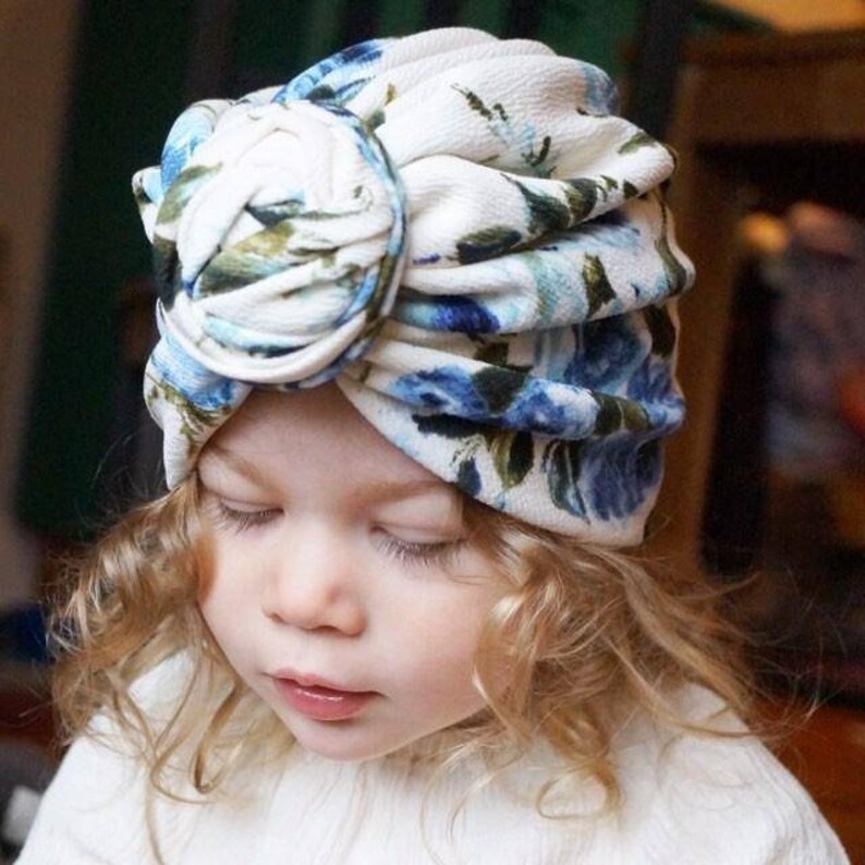 SS18 / LUXURY / WEISS / Blaue Blume / Turban mit Schleife / Blumen / Baby Turban / Babymütze / Baby Haube / Turban Bild 3