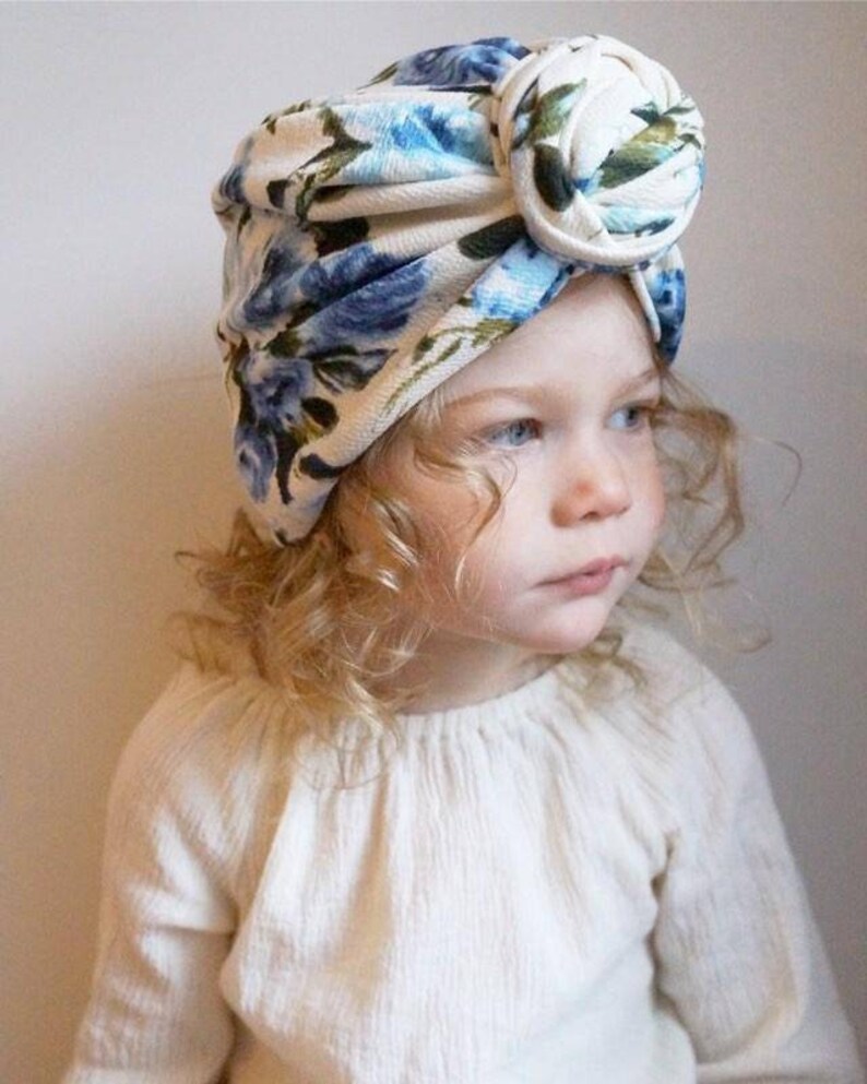 SS18 / LUXURY / WEISS / Blaue Blume / Turban mit Schleife / Blumen / Baby Turban / Babymütze / Baby Haube / Turban Bild 1