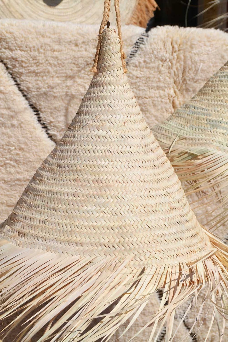 Lampshade / Moroccan suspension tube with fringes on the bottom in white palm leaves image 4