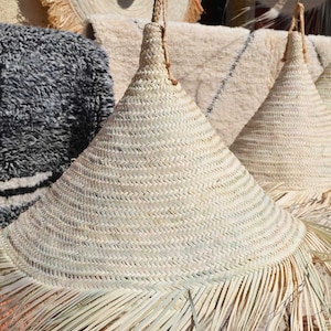 Lampshade / Moroccan suspension tube with fringes on the bottom in white palm leaves image 5