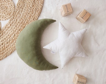 Kussenset kinderkamer, kussen groene maan en witte ster, kussen ster, kussen maan, kussenset kinderkussen, decor kinderkamer, peuterkussenset