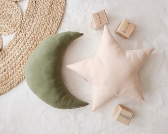 Kussenset kinderkamer, groene maan en beige sterkussen, sterkussen, maankussen, kinderkussenset, kinderkamerdecor, peuterkussenset