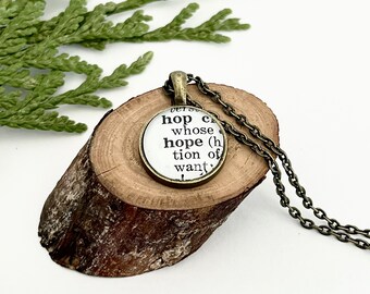 Collar con el diccionario de la esperanza • Collar con el diccionario • Joyas recicladas • Esperanza • Collar con la esperanza