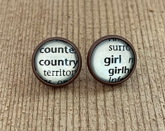 Chica de campo • Pendientes de botón • Pendientes de diccionario • Pendientes de palabras • País