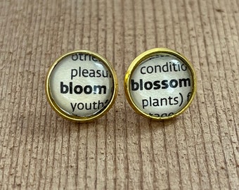 Bloom & Blossom • Pendientes de botón • Pendientes de diccionario • Pendientes de palabras
