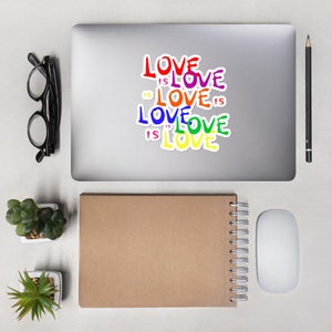 Love is Love LGBTQ Regenbogen Pride Lesbisch Gay Bi Trans Queer Geschenke Bubble-free Sticker