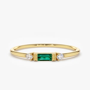 Emerald Ring / Baguette Emerald Ring / 14k Solid Gold Minimalist Emerald Ring / Stacking Emerald Ring / Emerald Jewelry / May Birthstone