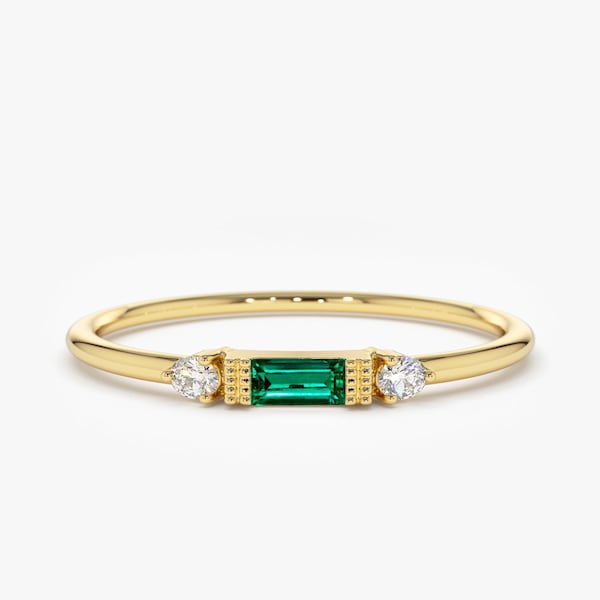 Emerald Ring / Baguette Emerald Ring / 14k Solid Gold Minimalist Emerald Ring / Stacking Emerald Ring / Emerald Jewelry / May Birthstone