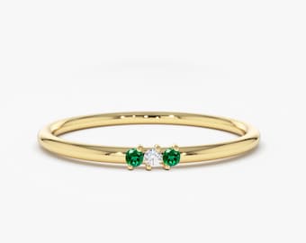 Natural Emerald and Diamond Ring in 14k Gold / Thin Emerald Stacking Rings / Minimalist Ring / May Birthstone