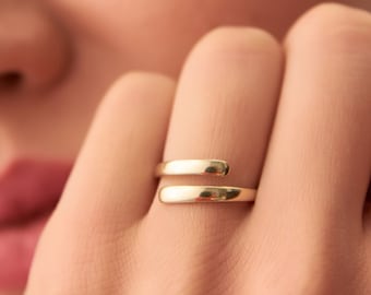 Gold Ring / 14K Gold Crossover Ring / Simple Gold Wrapped Ring For Women / Stacking Gold Band Ring Gift For Mother / Stacking Ring