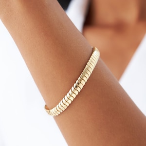 14k Solid Gold Chain Bracelet, 5.7MM Wide Cobra Bracelet, Curvy Linked Gold Bracelet Snake Shell Bracelet, Unique Gold Bracelet for Everyday